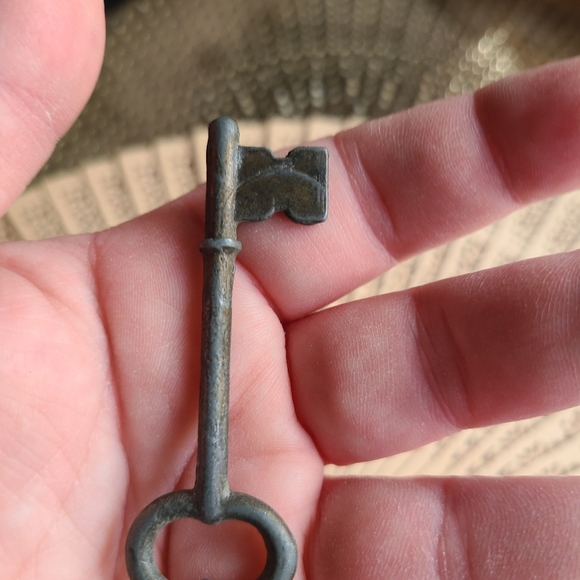 Unique Vintage Antique Key in Gray - Picture 4 of 4